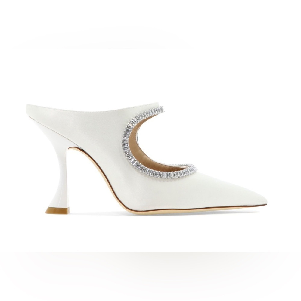 STUART WEITZMAN
Stuart Weitzman satin mule